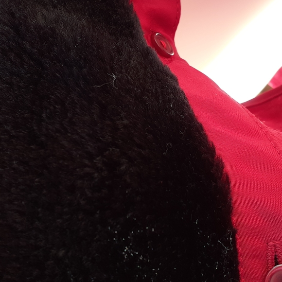 Quilted Vest w/ Removable Faux Fur Collar - Picture 9 of 11